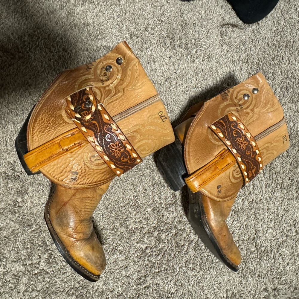Vintage Reconstructed Tan Western Cowboy Boots - Picture 3 of 6